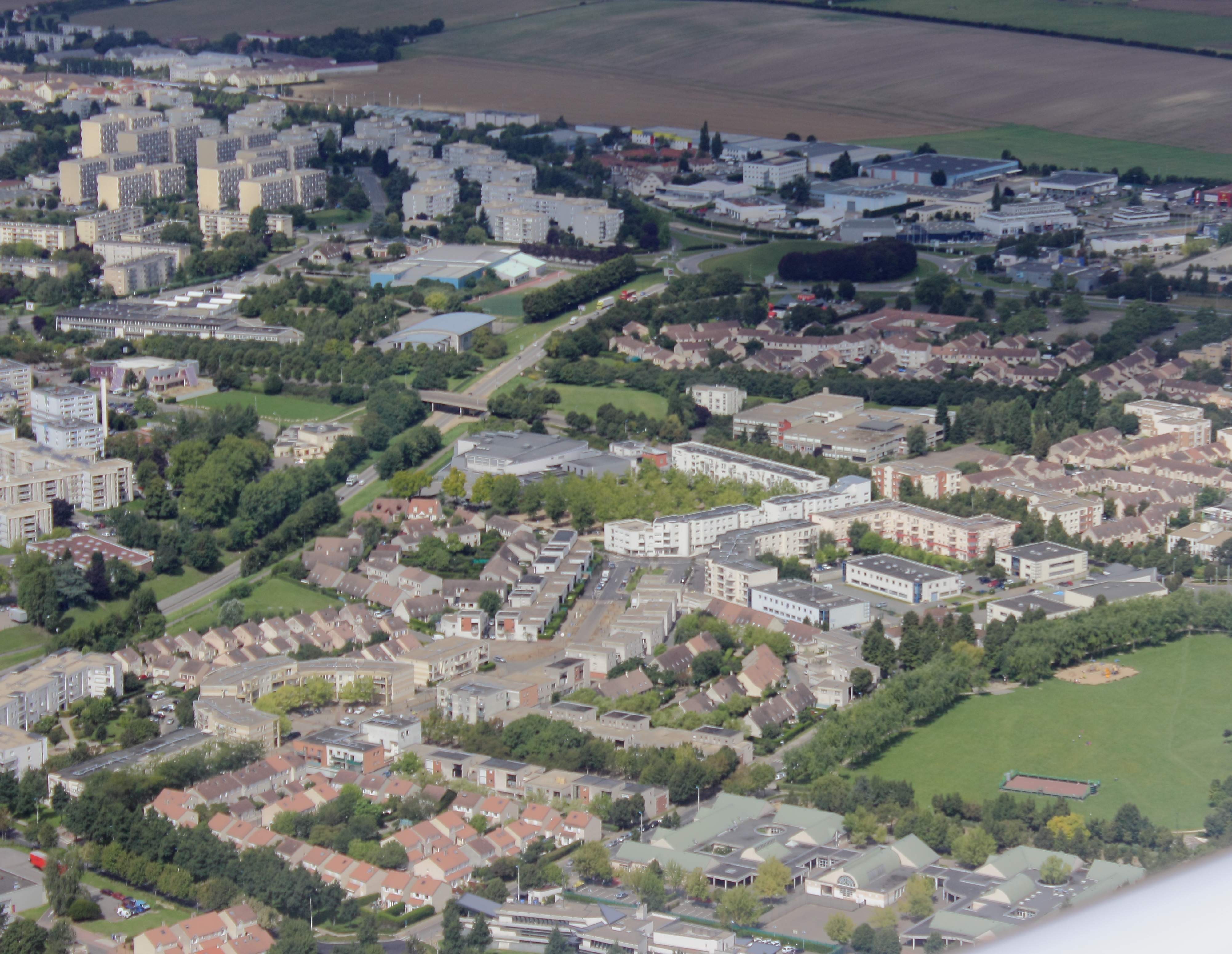 Plaisir (Yvelines), vue aérienne, Wikimedia Commons